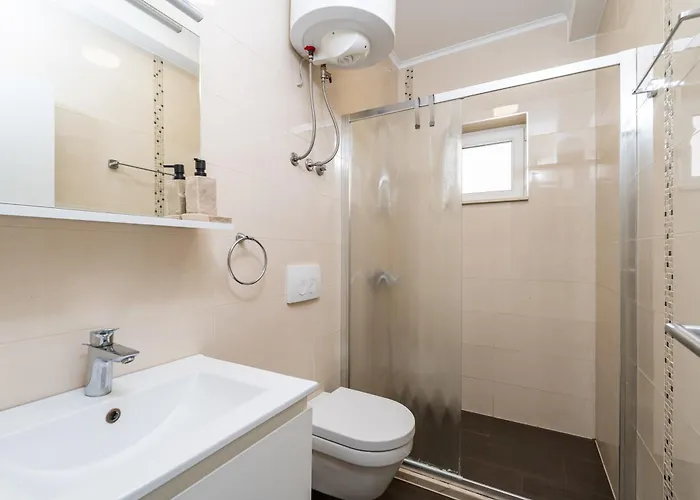 Feather - Free Private Parking - Self Check-in Apartment