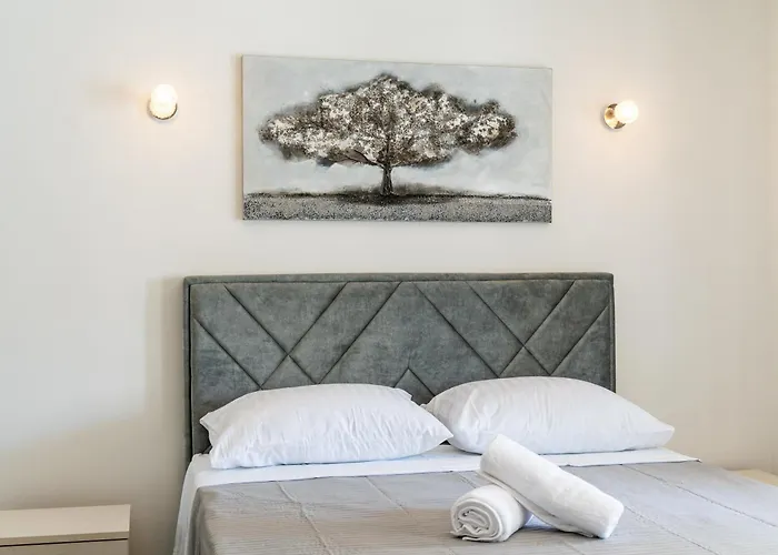 Feather - Free Private Parking - Self Check-in Apartment *