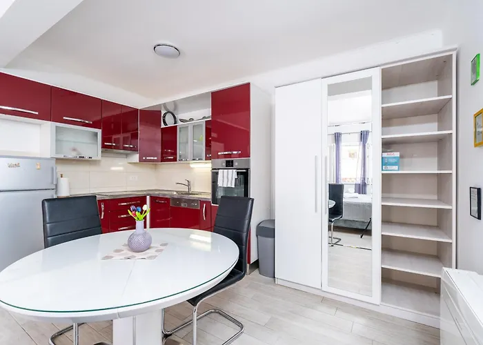 Apartment Feather - Free Private Parking - Self Check-in *