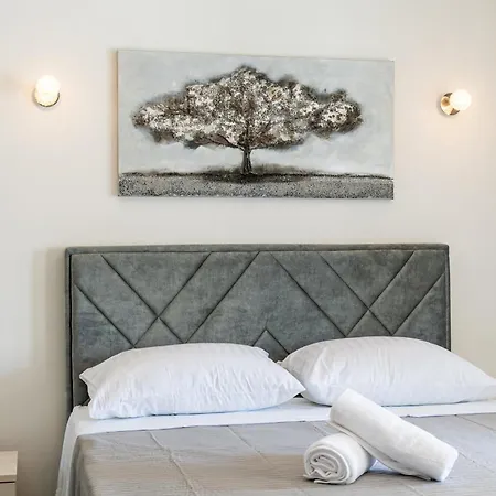 Feather - Free Private Parking - Self Check-in Apartment *