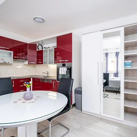 Apartment Feather - Free Private Parking - Self Check-in *
